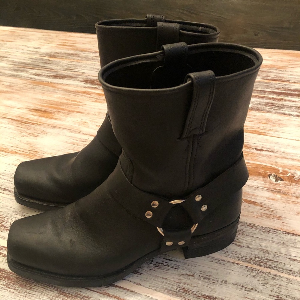 Men’s black Frye Harness boots size 10.5